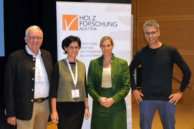 Winfried Heusler, Sonja Hohengasser, Sylvia Polleres und Dominik J. Philipp auf der Bühne.