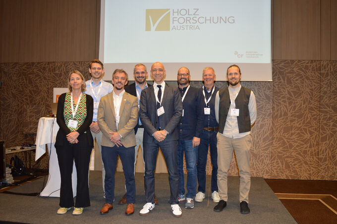 Group photo of the speakers at the Kreislaufforum Holz 2025.