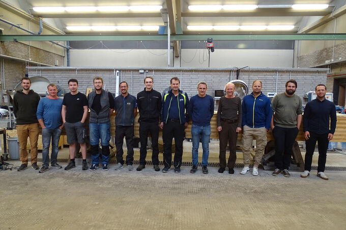 Group photo of participants in the seminar Kleben im Holzbau 2024.