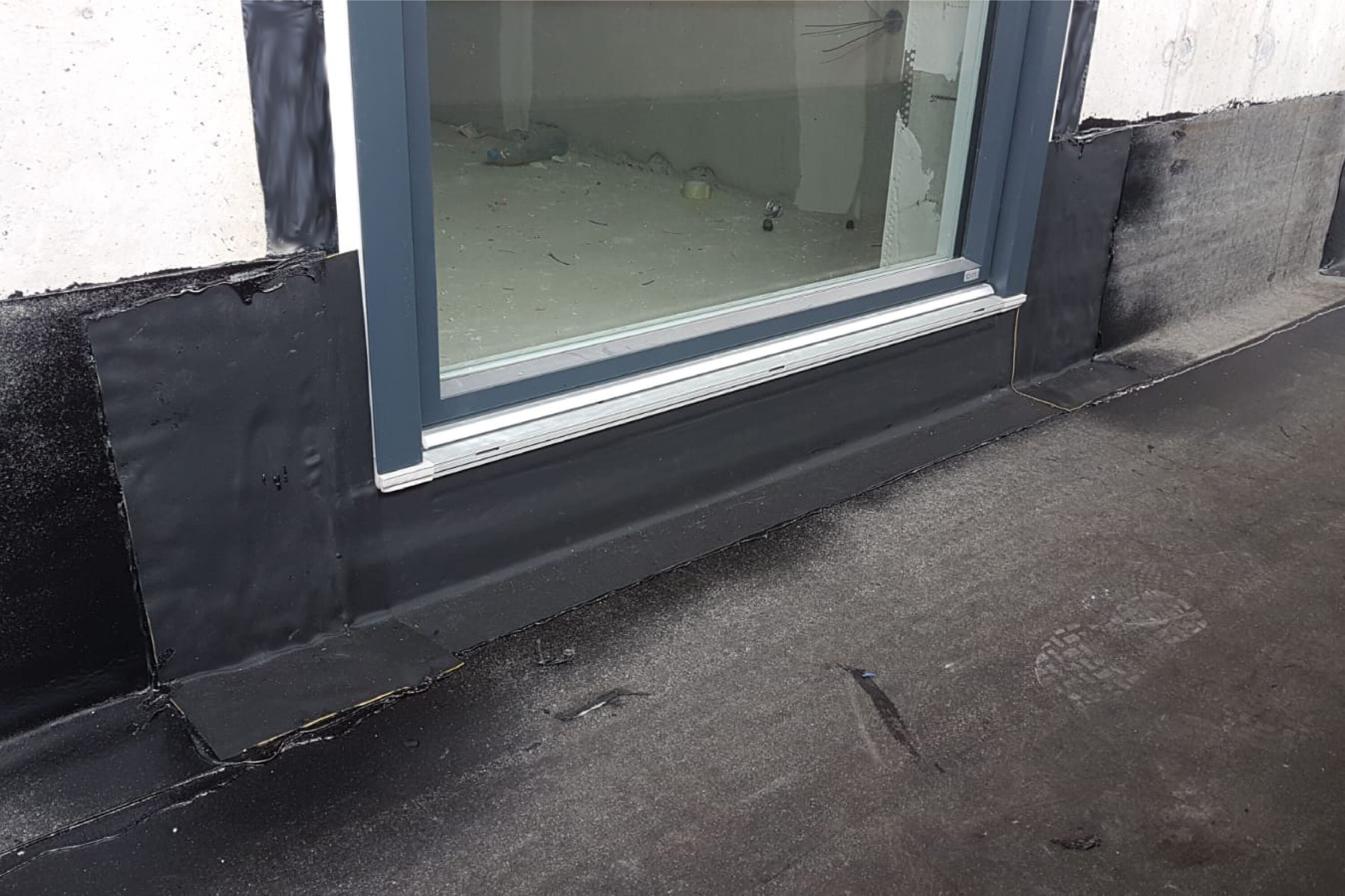 Correct installation of a floor-to-ceiling window