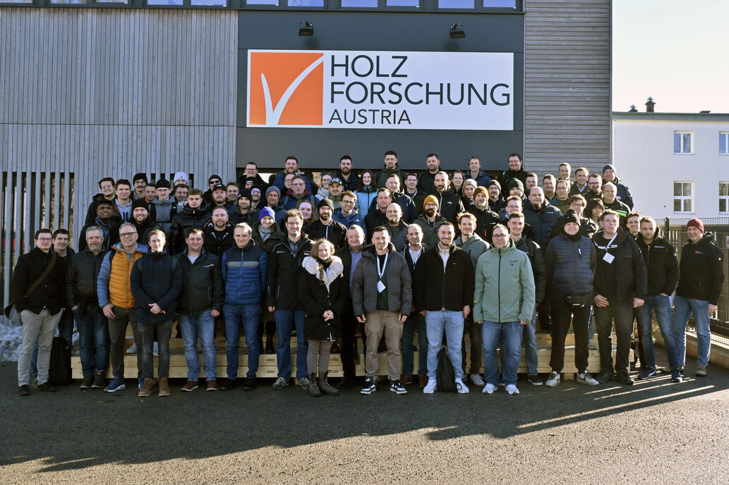 Group photo of the Leimmeisterkurs 2026 in front of the Holzforschung Austria logo.